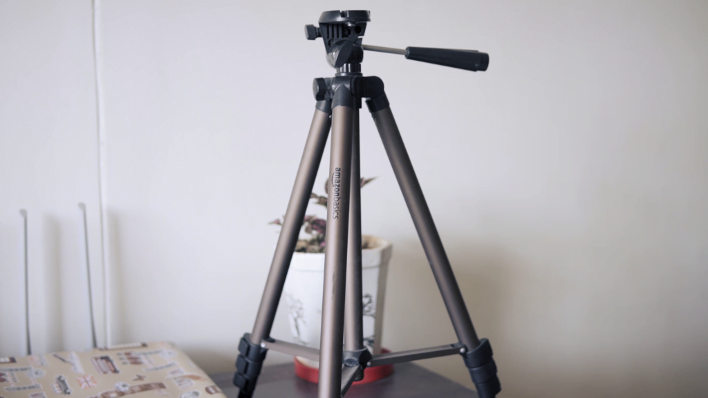 AmazonBasics 50 inch tripod - vlogging gear review